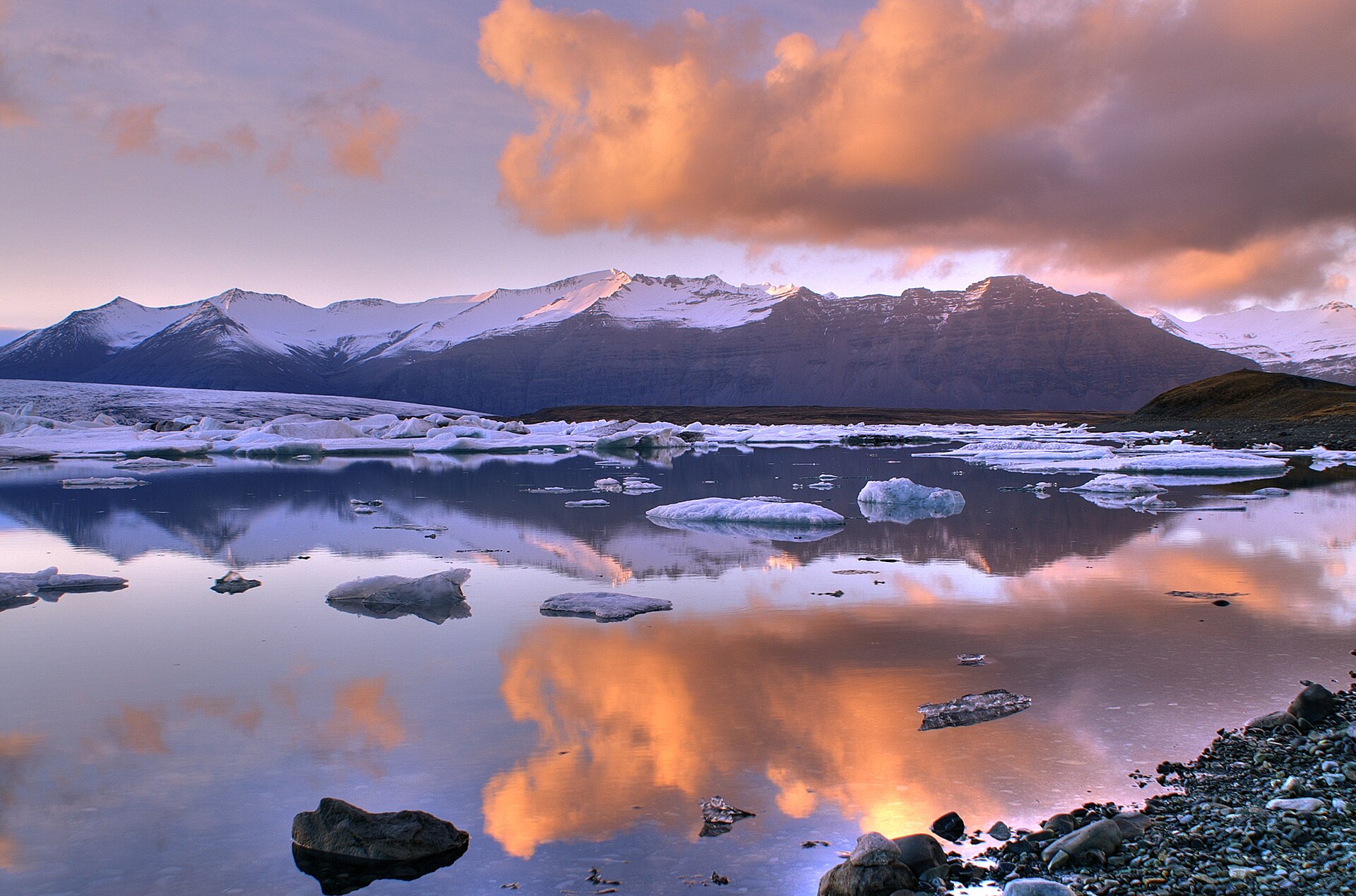 Jökulsárlón glacier lagoon under a glowing sky
